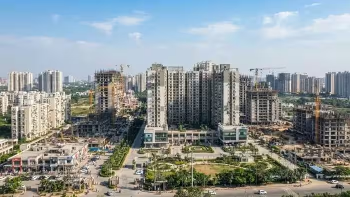 निर्माणाधीन हाउसिंग प्रोजेक्ट का दृश्य, पश्चिम एशिया संकट के चलते केंद्र सरकार ने RERA को समयसीमा बढ़ाने की सलाह दी।