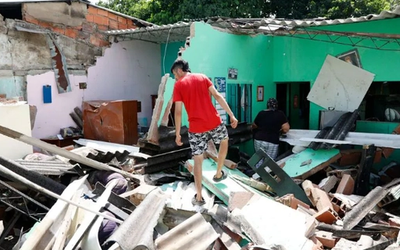 कोलंबिया में भीषण भूकंप के बाद क्षतिग्रस्त सड़क और इमारतों का दृश्य