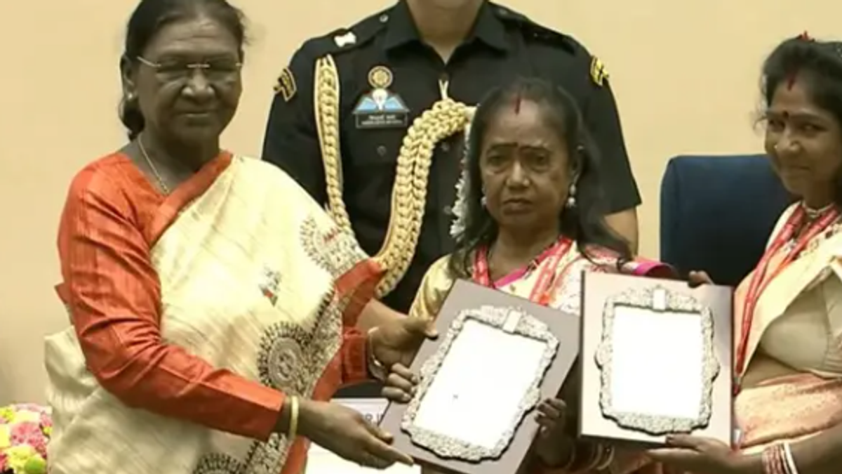 राष्ट्रपति द्रौपदी मुर्मू ने झारखंड के तीन कलाकारों को संगीत नाटक अकादमी पुरस्कार से सम्मानित किया