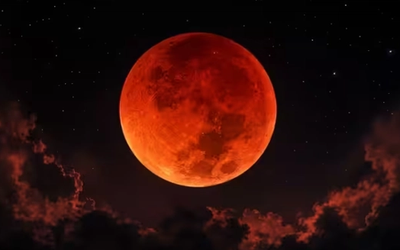 27-28 अगस्त 2026 को होने वाले दुर्लभ चंद्र ग्रहण में 96% ढका हुआ लाल चांद