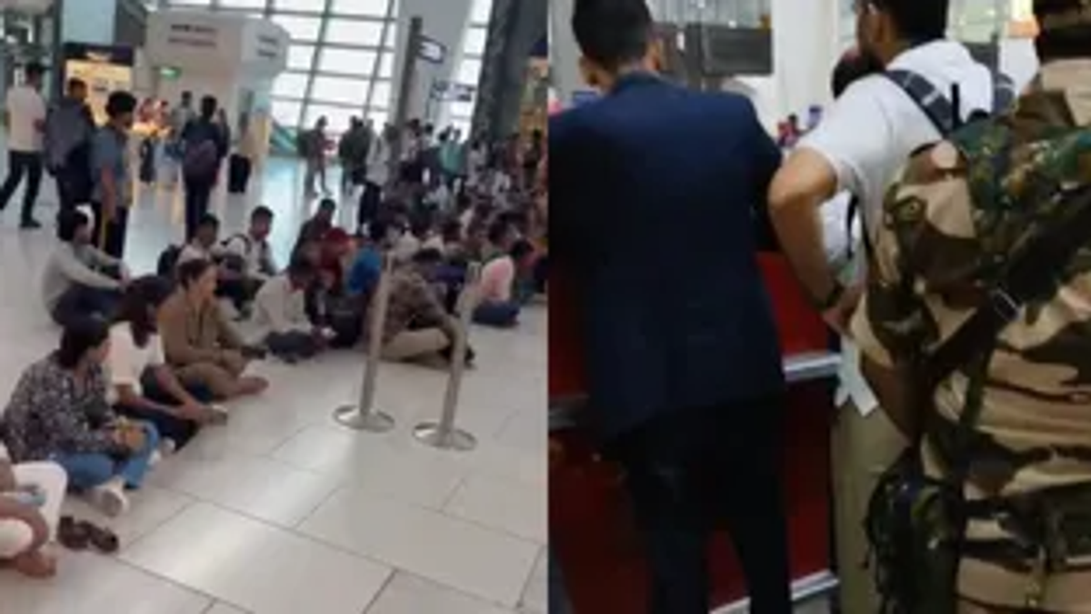 दिल्ली एयरपोर्ट पर स्पाइसजेट फ्लाइट लेट होने के बाद प्रदर्शन करते यात्री
