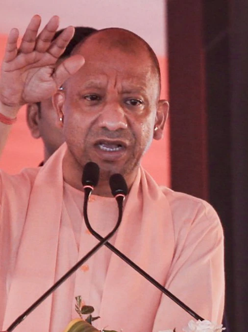 गोरखपुर में विकास परियोजनाओं के लोकार्पण और शिलान्यास कार्यक्रम से पहले मुख्यमंत्री योगी आदित्यनाथ के दौरे की सांकेतिक तस्वीर।