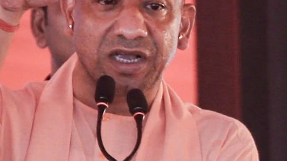 गोरखपुर में विकास परियोजनाओं के लोकार्पण और शिलान्यास कार्यक्रम से पहले मुख्यमंत्री योगी आदित्यनाथ के दौरे की सांकेतिक तस्वीर।