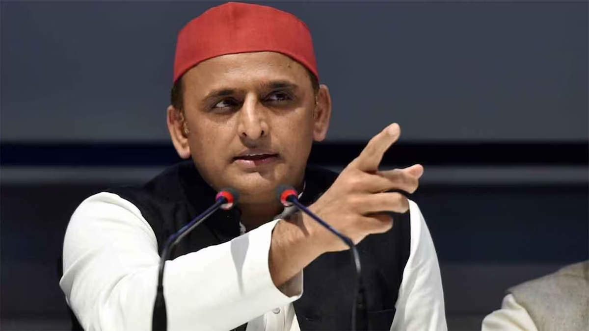 लखनऊ में जातीय जनगणना के मुद्दे पर बयान देते सपा प्रमुख अखिलेश यादव।