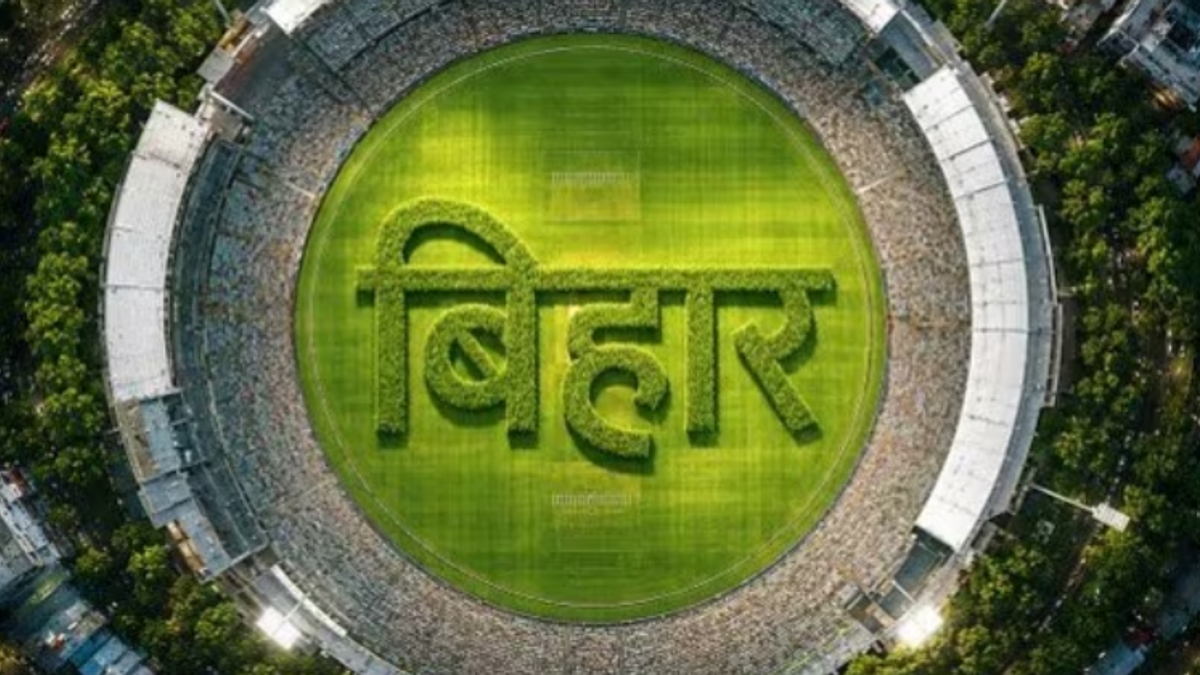पटना के ऊर्जा स्टेडियम में आयोजित बिहार IPL 2026 फाइनल मैच के दौरान अंडर-13 और अंडर-17 खिलाड़ियों का क्रिकेट मुकाबला।