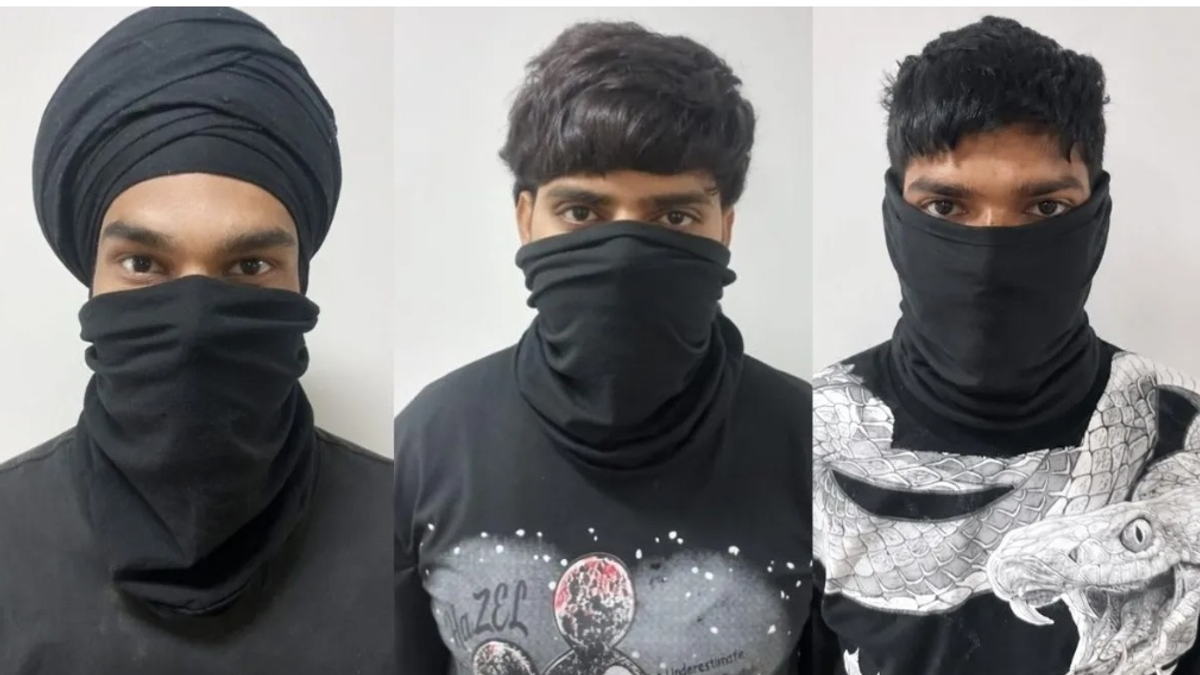 दिल्ली पुलिस स्पेशल सेल द्वारा गिरफ्तार किए गए आतंकी मॉड्यूल के आरोपियों और बरामद विदेशी हथियारों की सांकेतिक तस्वीर।