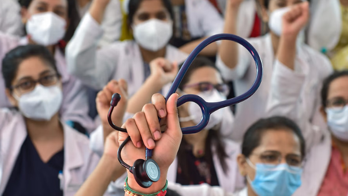 पटना मेडिकल कॉलेज में MBBS परीक्षा रद्द, नीट पेपर लीक जांच के बीच बढ़ी हलचल