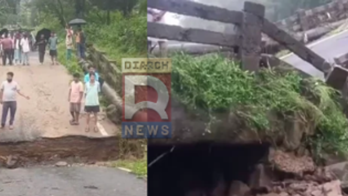मूसलाधार बारिश के बाद राजदंडा नदी पर ध्वस्त हुआ पुराना पुल और तेज बहाव वाली नदी।