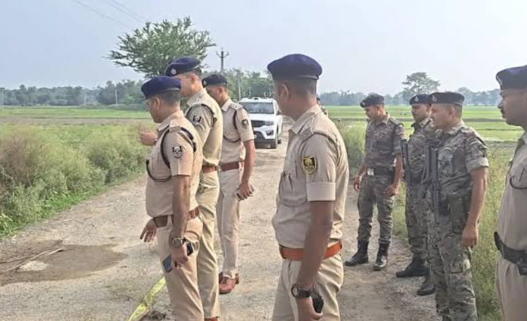 खगड़िया के बेलदौर में पुलिस मुठभेड़ के बाद घटनास्थल पर जांच करती पुलिस टीम की सांकेतिक तस्वीर।