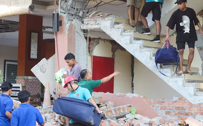 इंडोनेशिया के फ्लोरेस क्षेत्र में 5.9 तीव्रता के भूकंप के बाद धरती कांपने की घटना