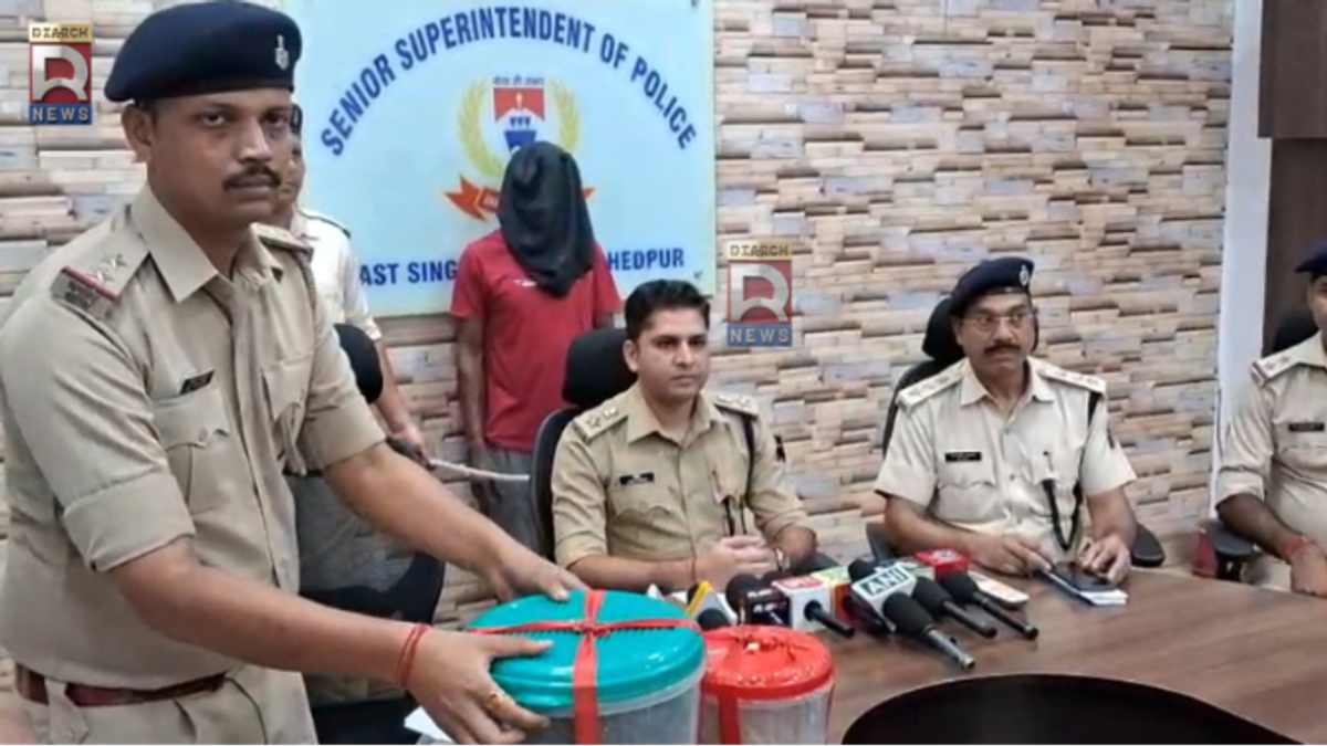 जमशेदपुर के गोविंदपुर में गांजा बरामदगी के बाद पुलिस द्वारा जब्त बोलेरो और जांच की सांकेतिक तस्वीर।