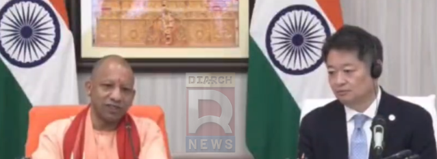 लखनऊ में जापान के यामानाशी गवर्नर के साथ बैठक करते मुख्यमंत्री योगी आदित्यनाथ