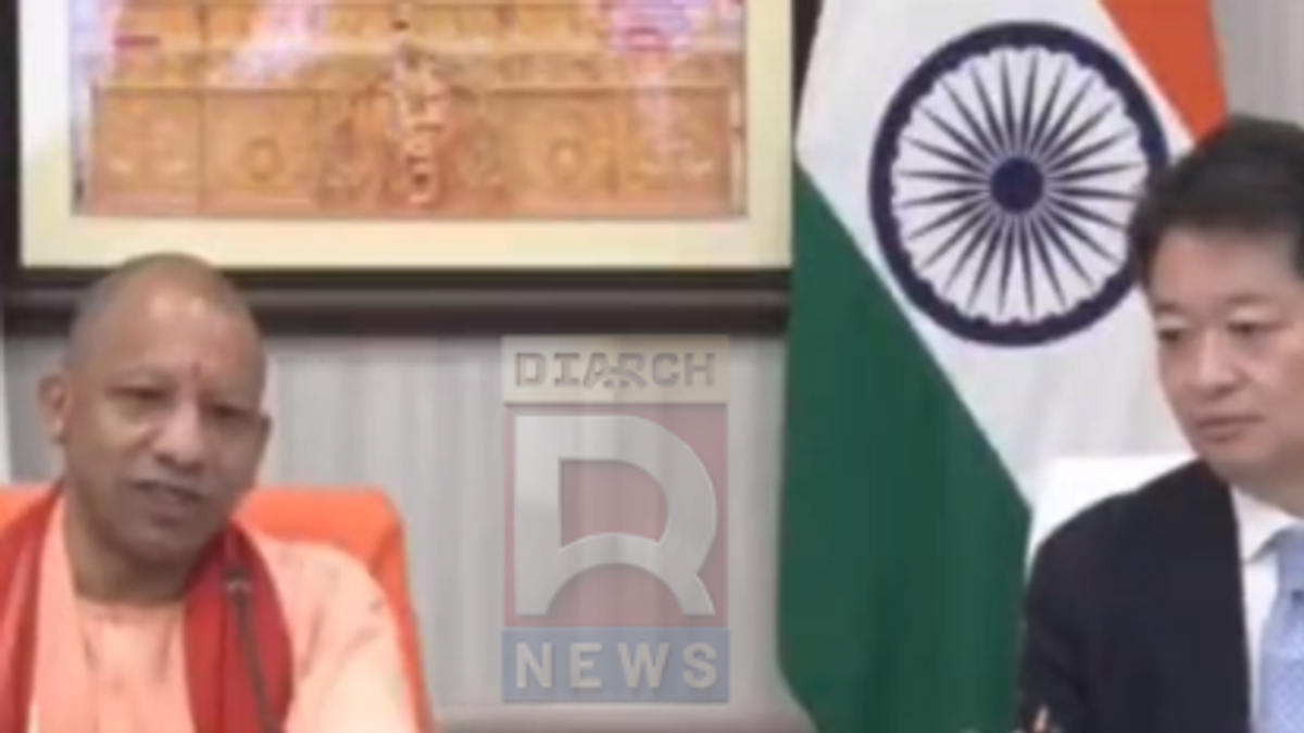 लखनऊ में जापान के यामानाशी गवर्नर के साथ बैठक करते मुख्यमंत्री योगी आदित्यनाथ