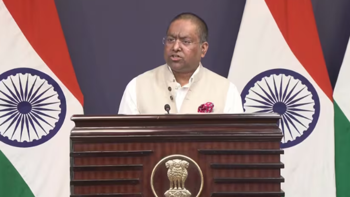 विदेश मंत्रालय के प्रवक्ता रणधीर जायसवाल एफसीआरए संशोधन विधेयक पर भारत का आधिकारिक रुख बताते हुए।