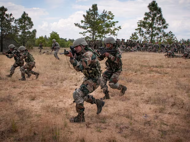 भारतीय सेना की गोरखा रेजिमेंट के सैनिक और नेपाली गोरखा भर्ती से जुड़ा सांकेतिक दृश्य।