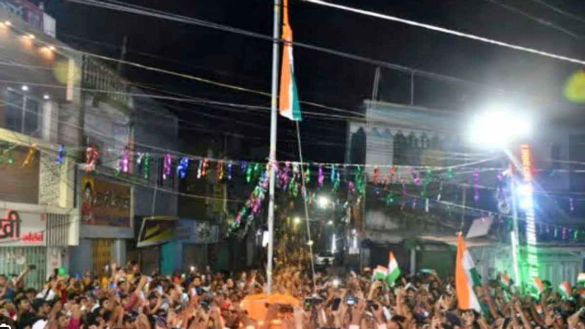 पूर्णिया के झंडा चौक पर आधी रात 12:01 बजे तिरंगा फहराने की ऐतिहासिक परंपरा