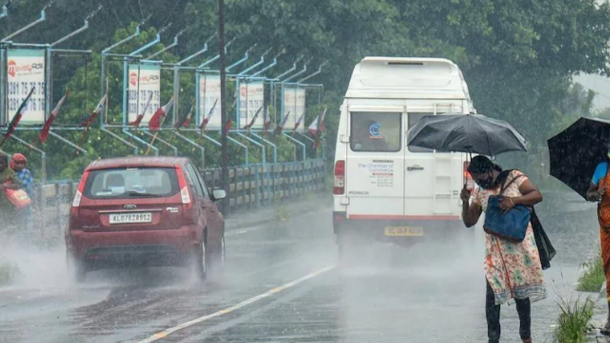 केरल के इडुक्की और कोट्टायम जिलों में भारी बारिश के बाद भूस्खलन और बाढ़ से प्रभावित क्षेत्र में राहत एवं बचाव अभियान चलाते एनडीआरएफ और स्थानीय प्रशासन।