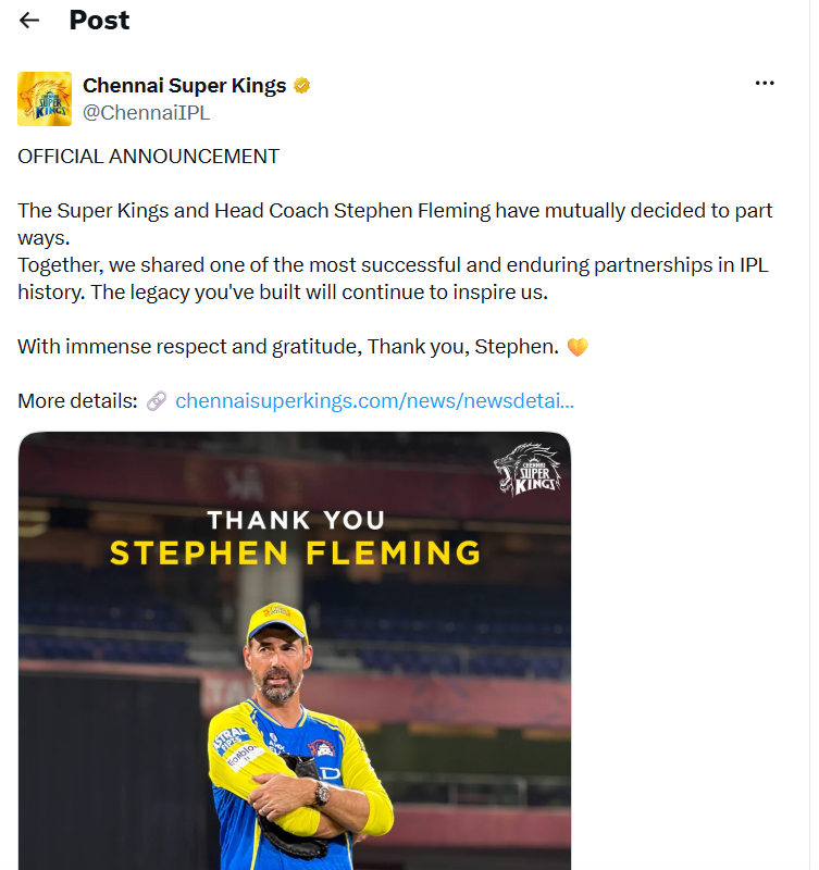 चेन्नई सुपर किंग्स के पूर्व हेड कोच स्टीफन फ्लेमिंग टीम के साथ मैदान पर।