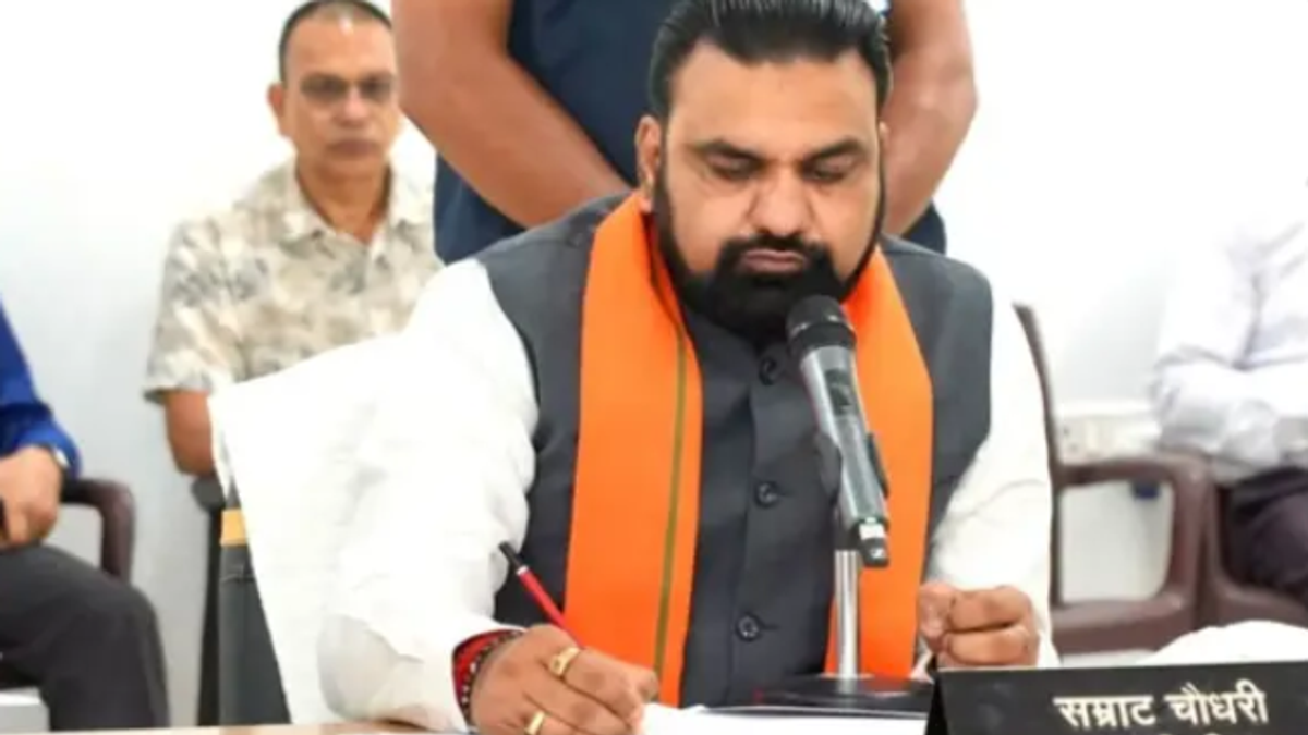 पटना सचिवालय में मुख्यमंत्री सम्राट चौधरी की अध्यक्षता में आयोजित बिहार कैबिनेट बैठक का प्रतीकात्मक दृश्य।