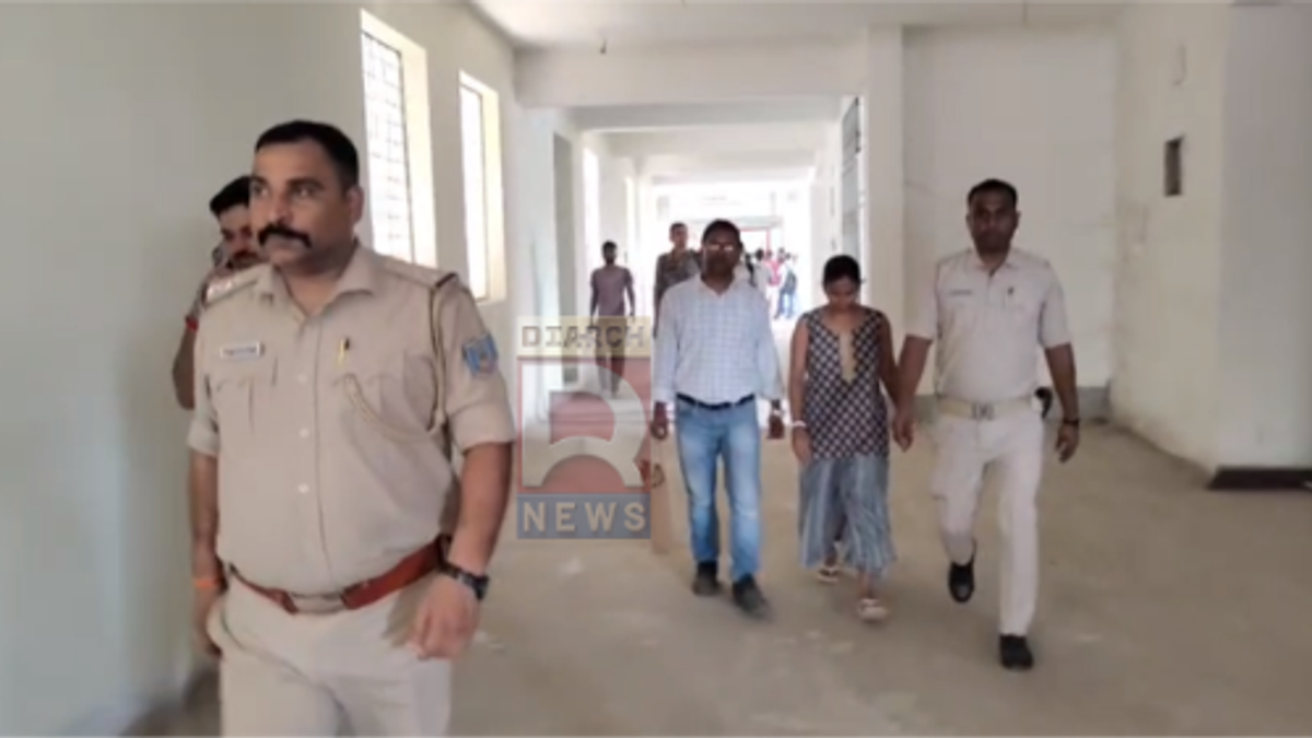 चास में महिला से सोने की चेन और पेंडेंट झपटने के बाद पुलिस की जांच का प्रतीकात्मक दृश्य।