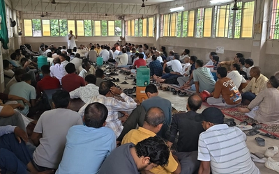 गया में बिहार दस्तावेज नवीस संघ की आम सभा की बैठक में सदस्य चर्चा करते हुए
