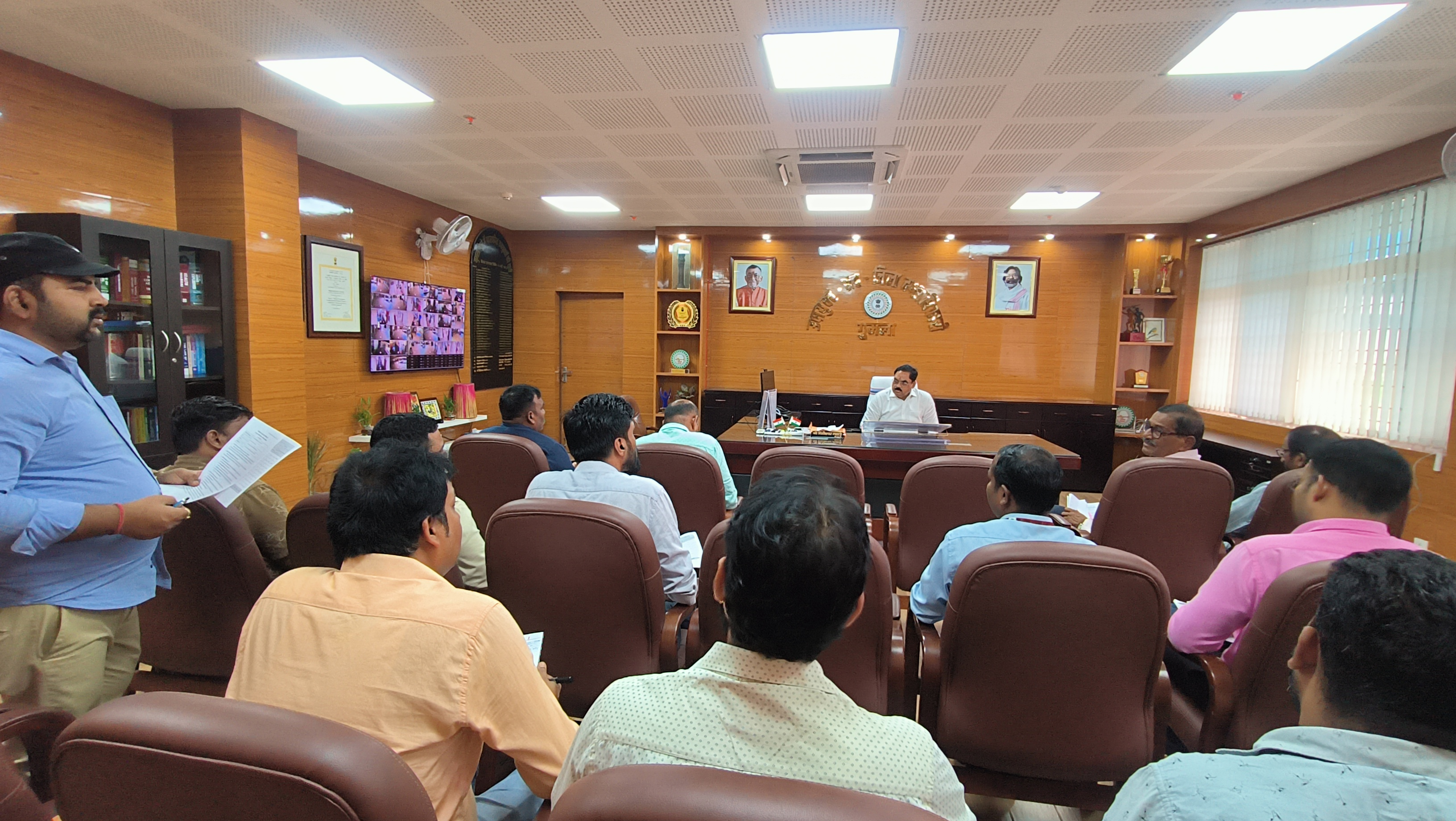 गुमला में सड़क सुरक्षा समिति की बैठक और जर्जर सड़कों की समीक्षा