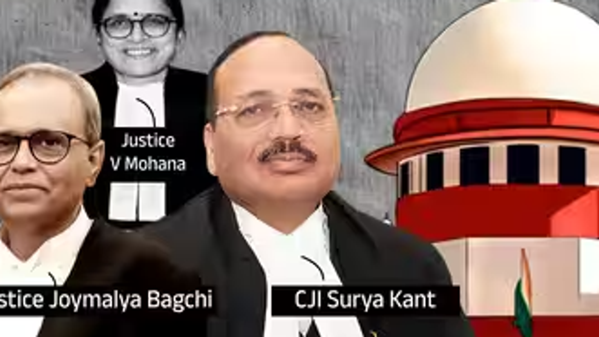 CJI सूर्यकांत की अध्यक्षता वाली सुप्रीम कोर्ट की पीठ न्यायिक अधिकारियों की सेवानिवृत्ति आयु पर सुनवाई के दौरान।