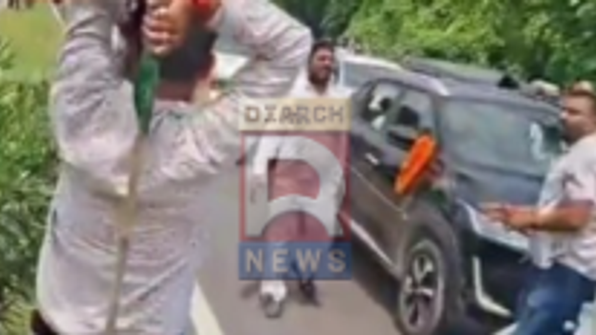 देवरिया में भाजपा नेता के स्वागत कार्यक्रम के दौरान दो गुटों के बीच हुए विवाद का प्रतीकात्मक दृश्य।