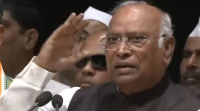 पटना में पीएम मोदी पर कथित टिप्पणी को लेकर विवाद में कांग्रेस अध्यक्ष मल्लिकार्जुन खरगे