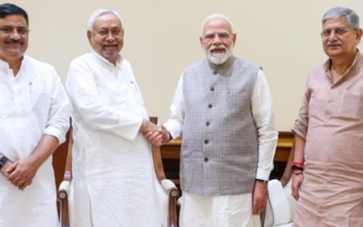 संसद भवन में प्रधानमंत्री नरेंद्र मोदी और नीतीश कुमार की मुलाकात
