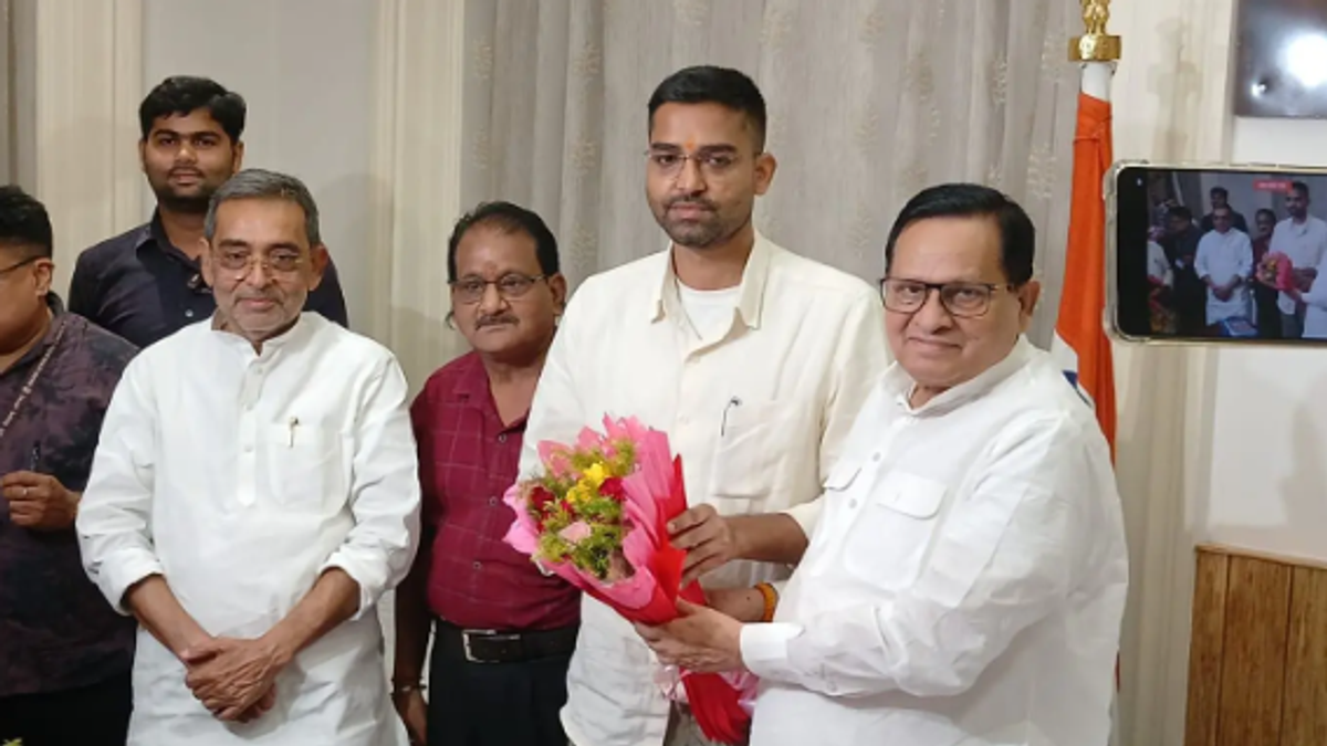 दीपक प्रकाश MLC बनने के बाद उपेंद्र कुशवाहा के साथ राजनीतिक चर्चा