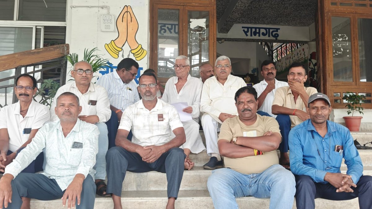 रामगढ़ में पूर्व विधायक शंकर चौधरी का फैक्ट्री हादसों और भ्रष्टाचार के मुद्दे पर धरना