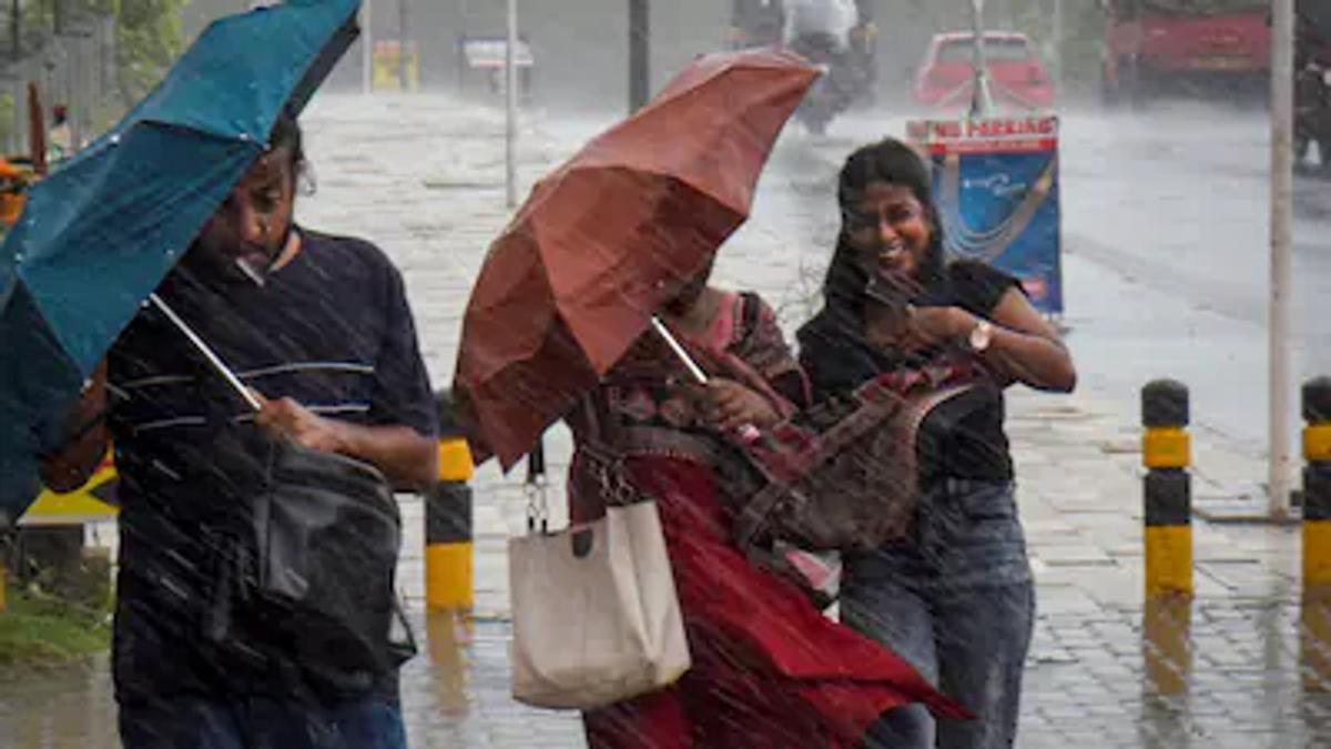 IMD के मौसम पूर्वानुमान के अनुसार बिहार, यूपी, दिल्ली और अन्य राज्यों में बारिश और मानसून की स्थिति दर्शाती सांकेतिक तस्वीर।