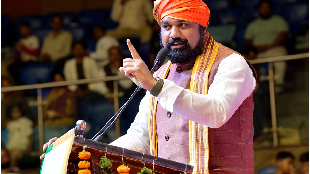 बिहार के गांवों में होल्डिंग टैक्स प्रस्ताव को लेकर प्रतिक्रिया देते पंचायती राज मंत्री दीपक प्रकाश
