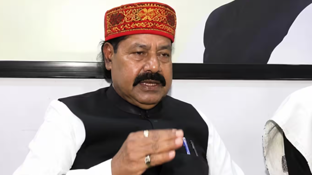 Bihar Politics: ‘विकास का ढिंढोरा पीटा जा रहा, पैसे नहीं’, भाई वीरेंद्र का सरकार पर हमला