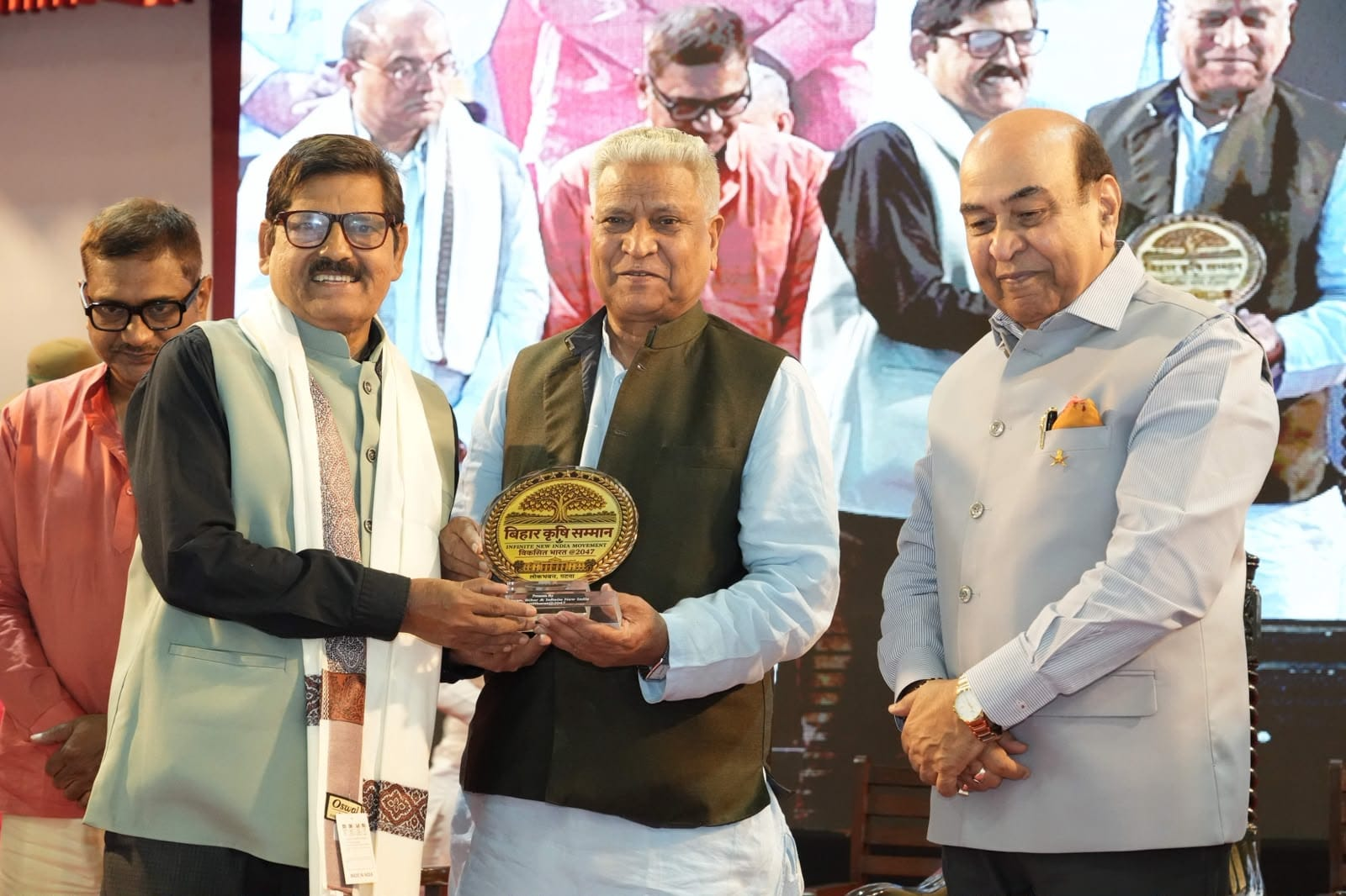 पटना के लोकभवन में कृषि कार्यक्रम के दौरान राज्यपाल सैयद अता हसनैन और राम लाल