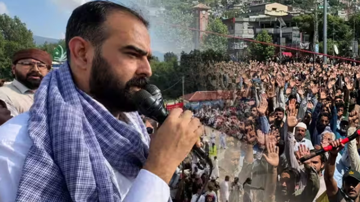 PoK में पाकिस्तानी सेना हटाने की मांग को लेकर प्रदर्शन करते लोग