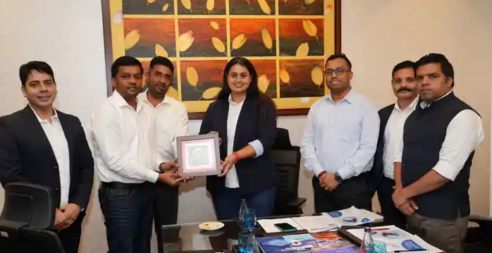 बेंगलुरु में उद्योगपतियों और निवेशकों के साथ बैठक करतीं बिहार की उद्योग मंत्री श्रेयसी सिंह
