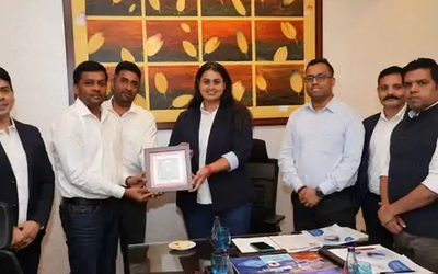 बेंगलुरु में उद्योगपतियों और निवेशकों के साथ बैठक करतीं बिहार की उद्योग मंत्री श्रेयसी सिंह