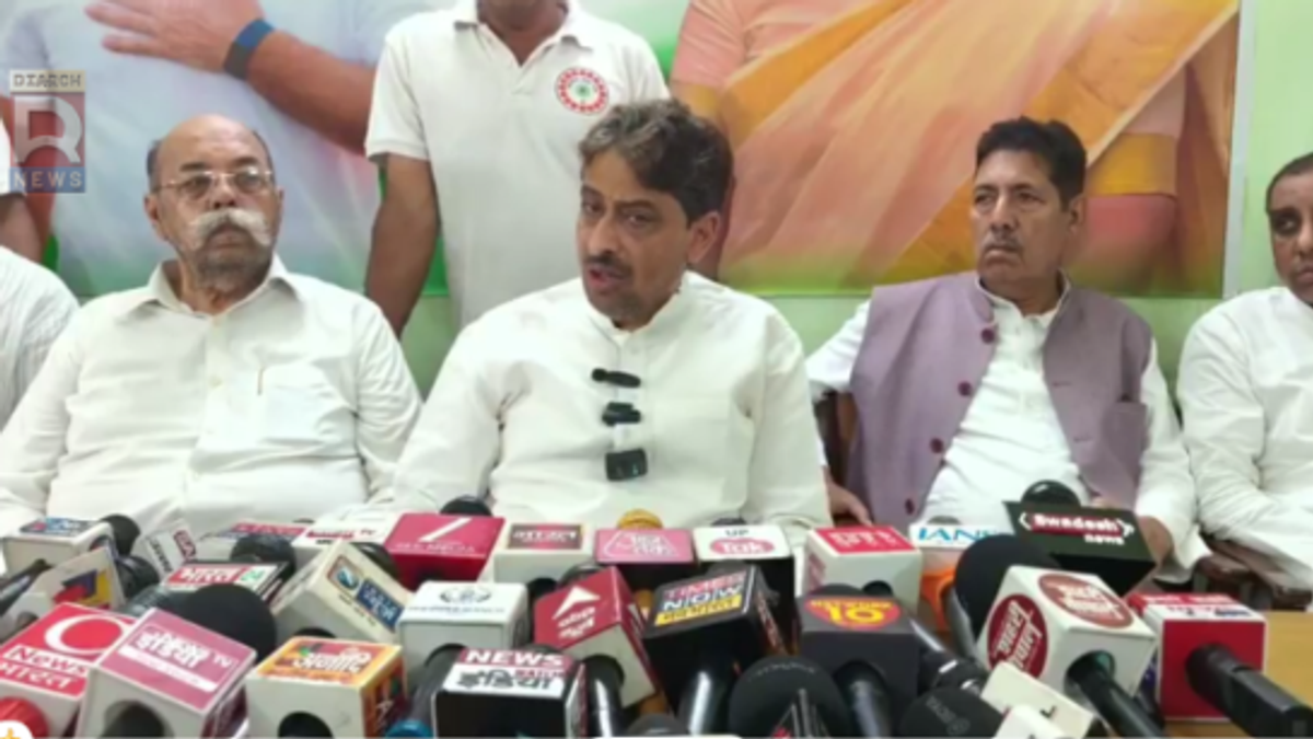 सहारनपुर मस्जिद प्रकरण पर राजनीतिक बयानबाजी और प्रशासनिक कार्रवाई का प्रतीकात्मक दृश्य।