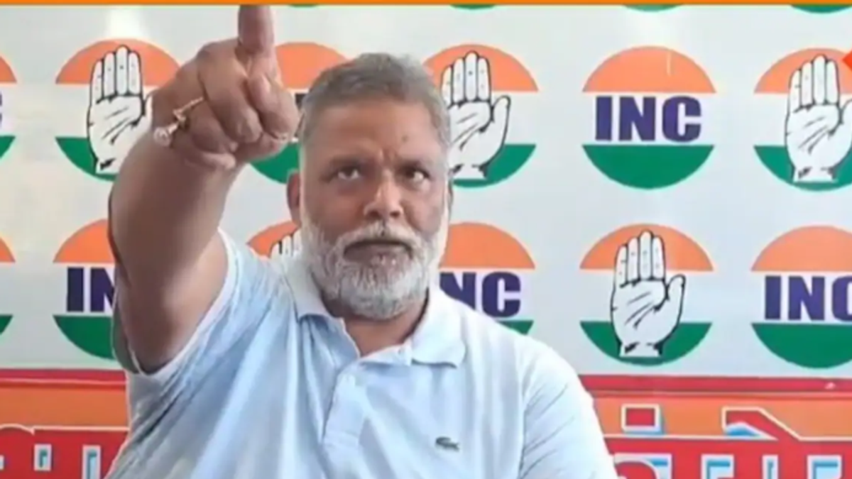 पूर्णिया सांसद पप्पू यादव पटना में प्रेस कॉन्फ्रेंस के दौरान केंद्र सरकार और चुनाव प्रक्रिया से जुड़े मुद्दों पर अपनी बात रखते हुए।