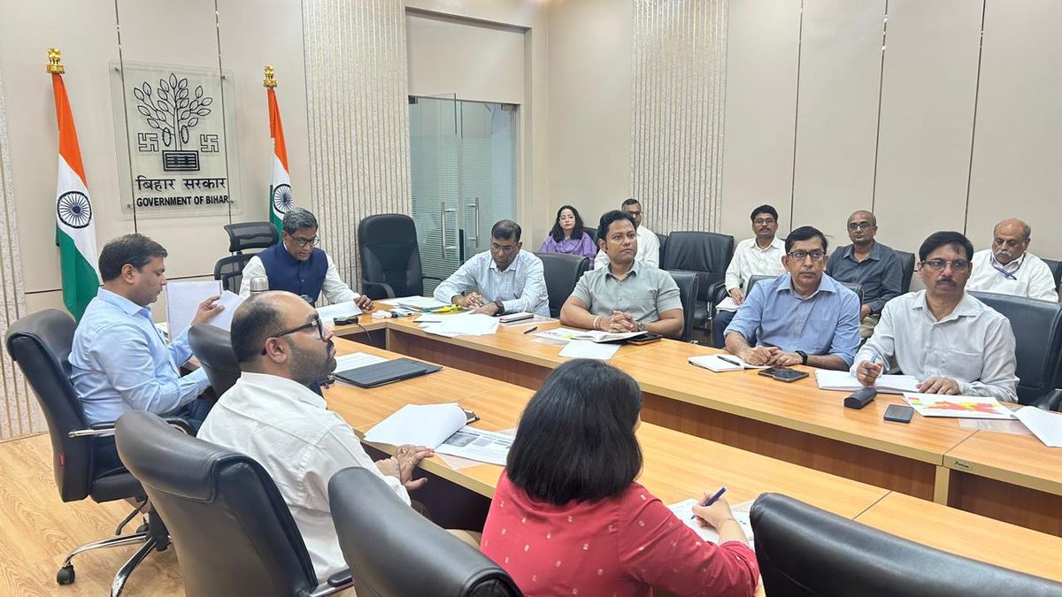 टीबी-मुक्त बिहार अभियान की समीक्षा बैठक में मुख्य सचिव प्रत्यय अमृत।