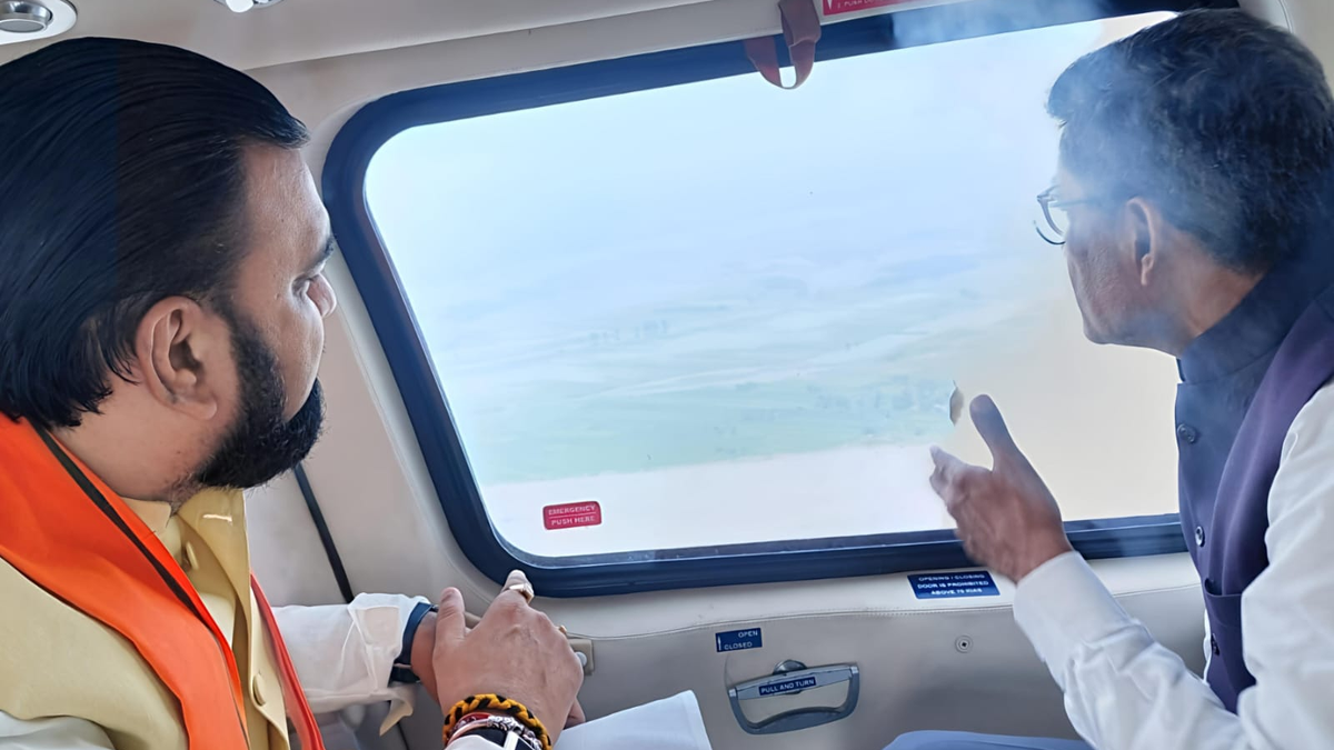 बिहार में बाढ़ के खतरे के बीच हवाई सर्वे करते CM सम्राट चौधरी