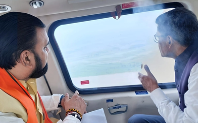 बिहार में बाढ़ के खतरे के बीच हवाई सर्वे करते CM सम्राट चौधरी