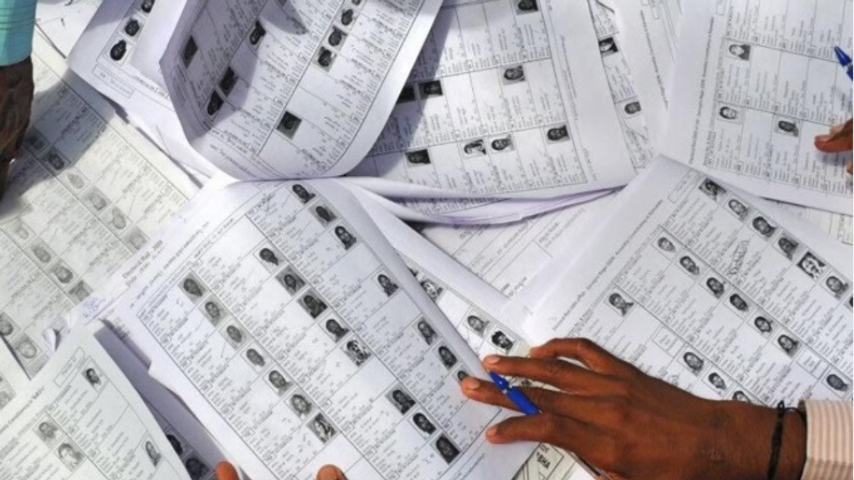 बिहार में पात्र नए मतदाताओं के नाम वोटर लिस्ट में जोड़ने के लिए चुनाव आयोग का विशेष अभियान