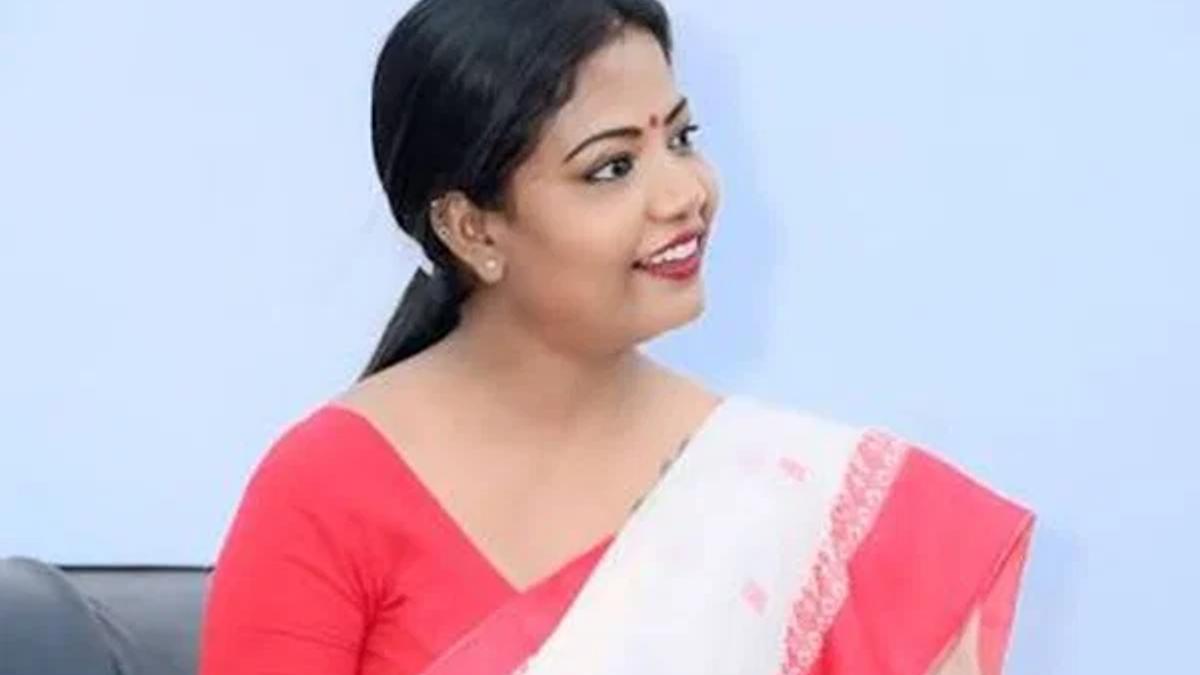 रिम्स अतिक्रमण मामले में झारखंड हाई कोर्ट से अग्रिम जमानत मिलने के बाद आदिवासी नेत्री निशा भगत।