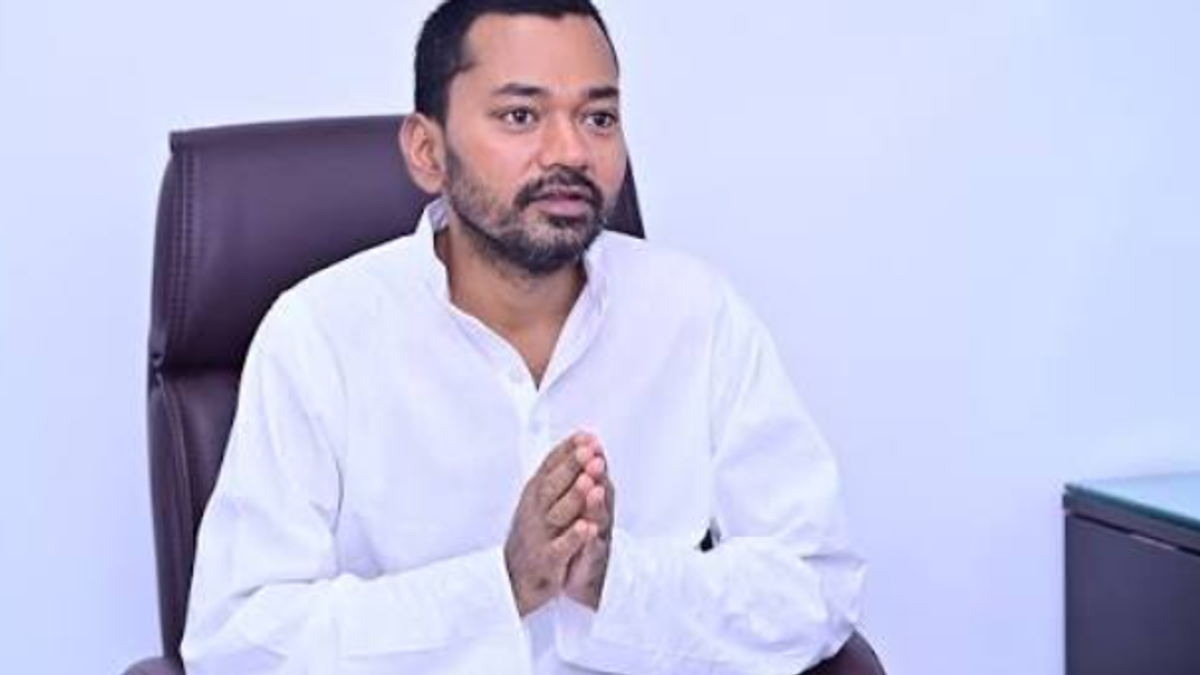 IGIMS में मीडिया से बातचीत के दौरान स्वास्थ्य मंत्री निशांत कुमार