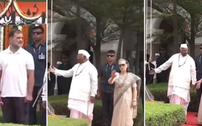 स्वतंत्रता दिवस कार्यक्रम में वंदे मातरम के दौरान कांग्रेस नेता सोनिया गांधी, राहुल गांधी और मल्लिकार्जुन खरगे