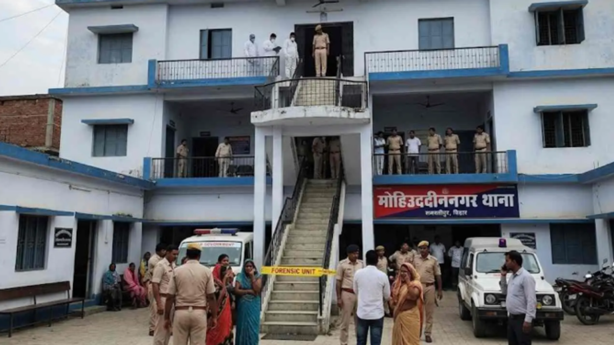 समस्तीपुर के मोहिउद्दीननगर थाना भवन में डायल-112 के ASI की संदिग्ध मौत के बाद जांच करती पुलिस की सांकेतिक तस्वीर।