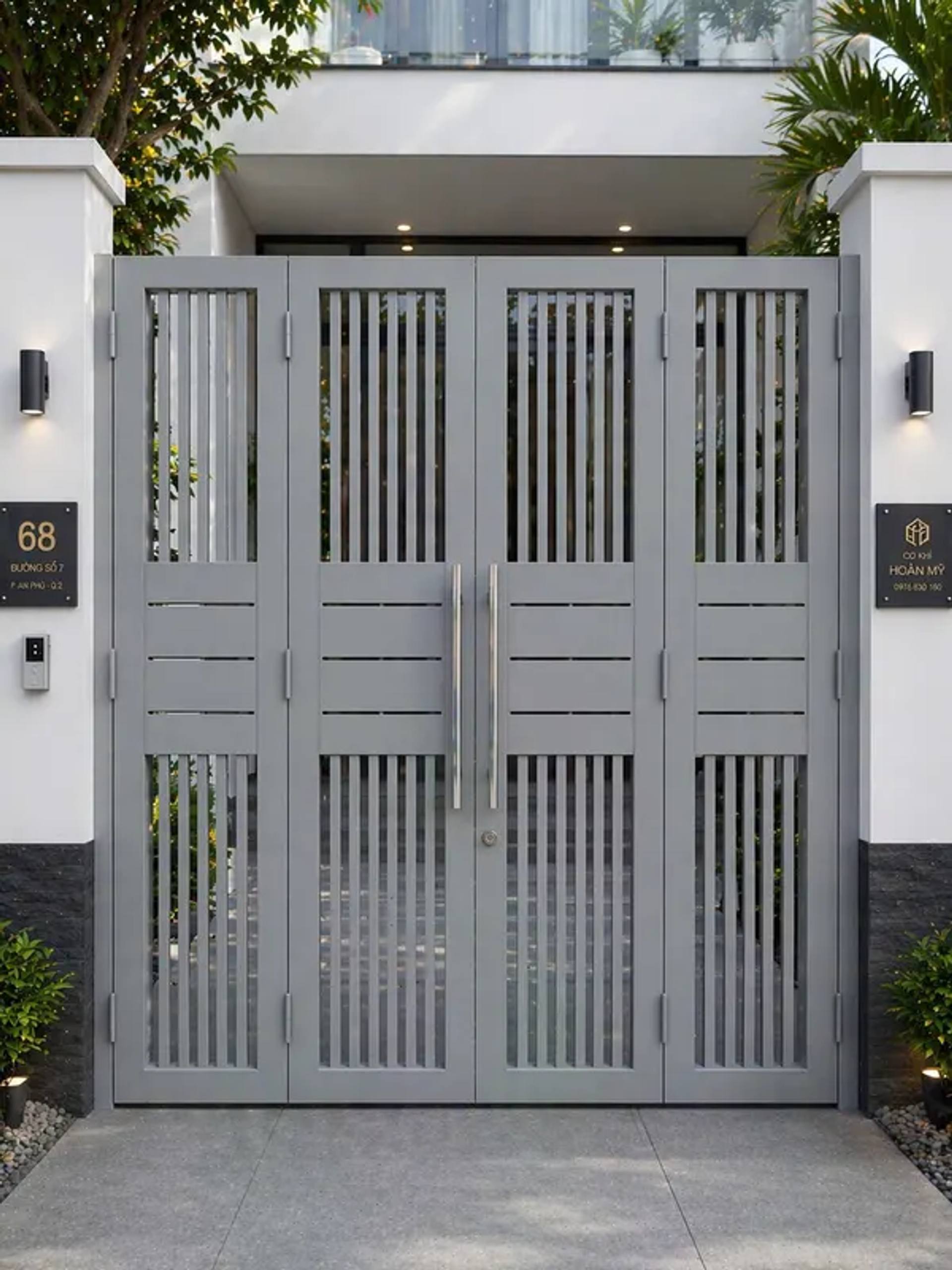 Mẫu cổng sắt hộp 4 cánh thiết kế pano kín chống trộm tốt | HM-CS4C-029